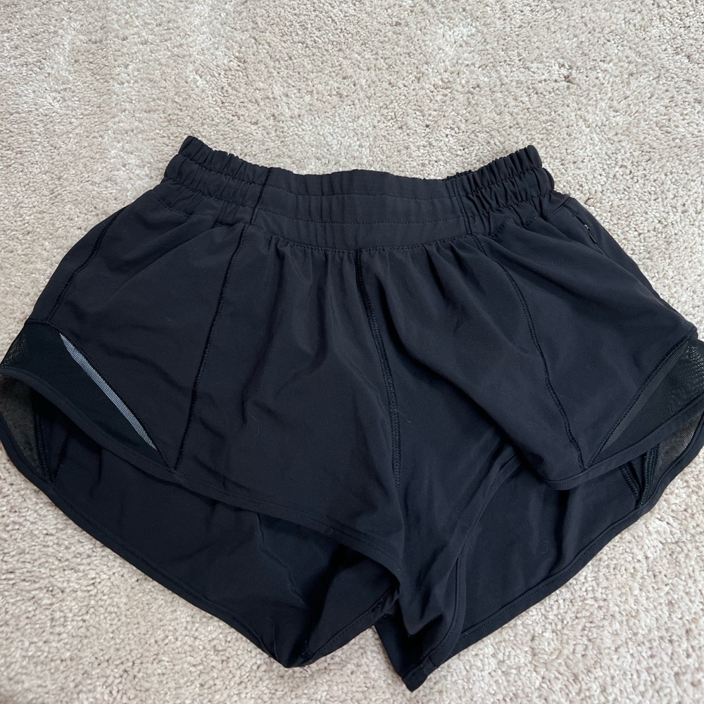 black lululemon hotty hot- size 2, 2.5”- perfect condition